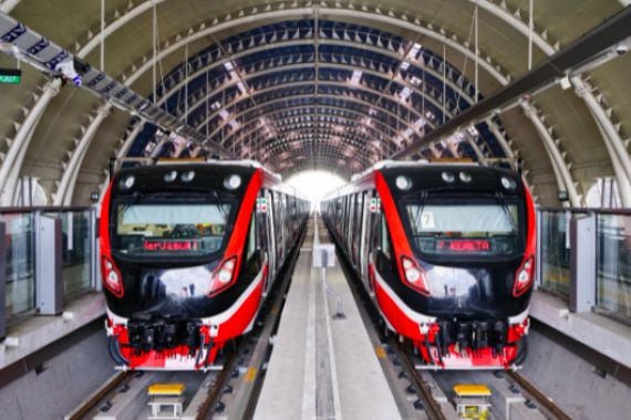 Persiapan Malam Tahun Baru 2023, Catat nih Jam Operasional LRT Jakarta - JPNN.COM