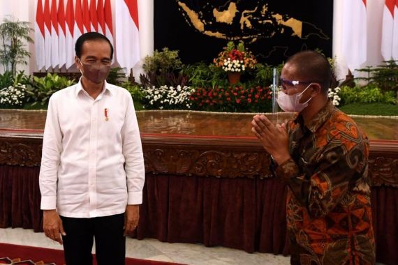 Setelah Diamankan Polisi, Peternak Ayam Ini Akhirnya Bertemu Jokowi - JPNN.COM