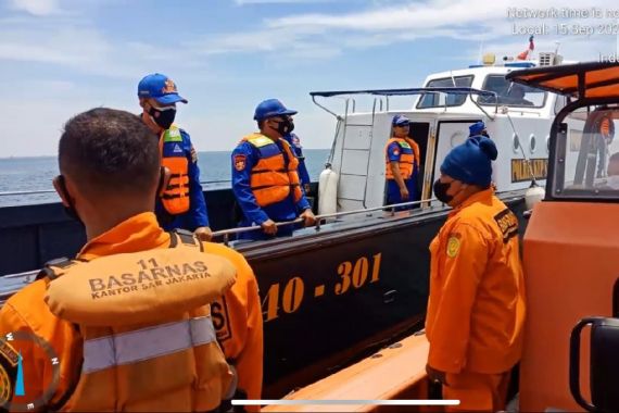 Kapal Terbalik di Kepulauan Seribu, Tim SAR Gabungan Langsung Terjun - JPNN.COM