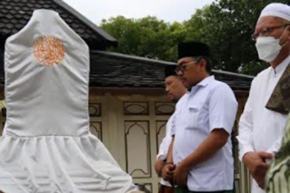 Ziarahi Makam Sunan Kalijaga dan Raja Demak, Gus Jazil: Jangan Hilangkan Jasa Ulama - JPNN.COM