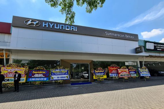 Dealer Pertama Hyundai di Bekasi, Sudah Ada Stasiun Pengecasan Mobil Listrik - JPNN.COM