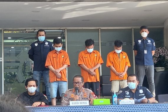 Tak Jera Dihukum 1 Tahun Penjara, DS Kembali Berulah, Kini Pakai Rompi Orange Lagi - JPNN.COM