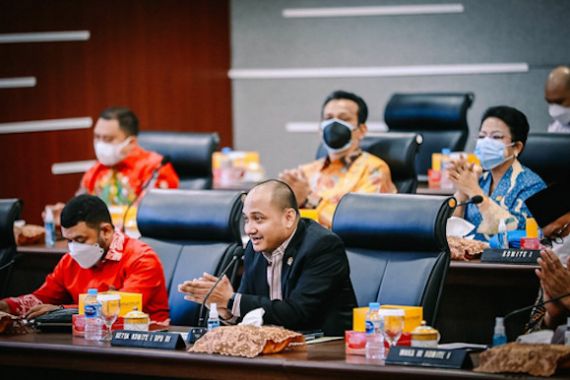 Komite I DPD RI Lakukan Kunjungan dan Rapat Kerja di Mabes Polri - JPNN.COM