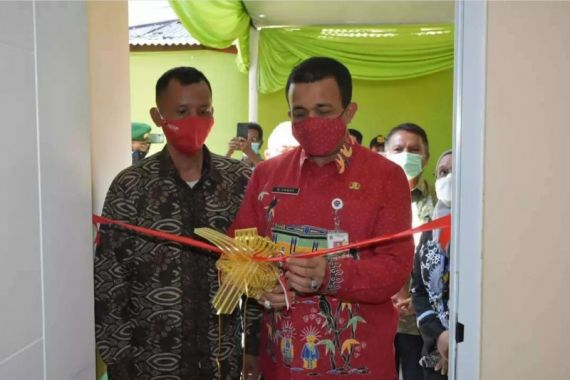 3 Warga Jakarta Timur Dapat Bantuan Bedah Rumah - JPNN.COM