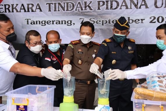 Begini Sepak Terjang Bea Cukai Tangerang Memberantas Rokok Ilegal - JPNN.COM