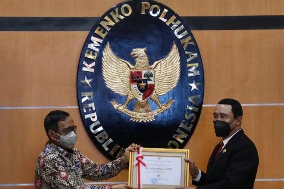 Selesaikan Tapal Batas RI-Malaysia, Mahfud Ganjar Hadi Prabowo Penghargaan - JPNN.COM