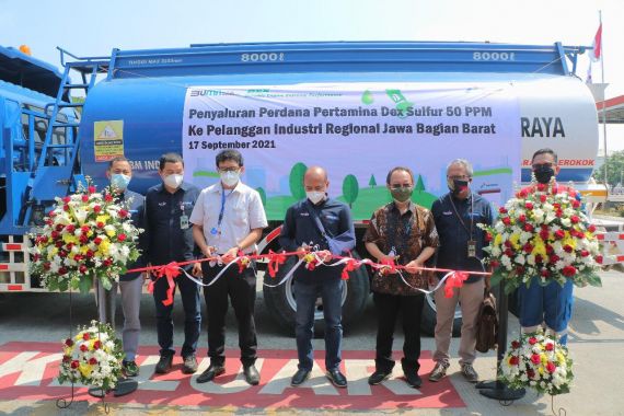 Perdana di Indonesia, Pertamina Salurkan BBM Dex 50 PPM - JPNN.COM