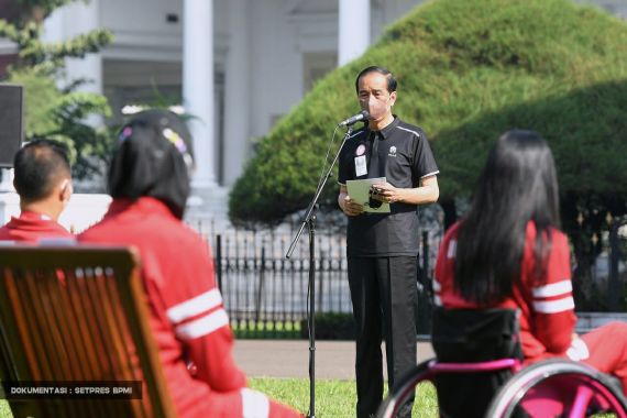 Jokowi Serahkan Bonus untuk Atlet Paralimpiade Tokyo 2020, Sebegini Jumlahnya - JPNN.COM