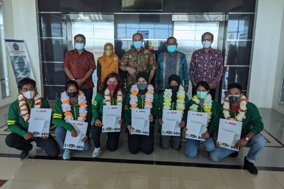 9 Mahasiswa UM Surabaya Berlaga di PON XX Papua, Kampus Berikan Dukungan Uang Saku - JPNN.COM