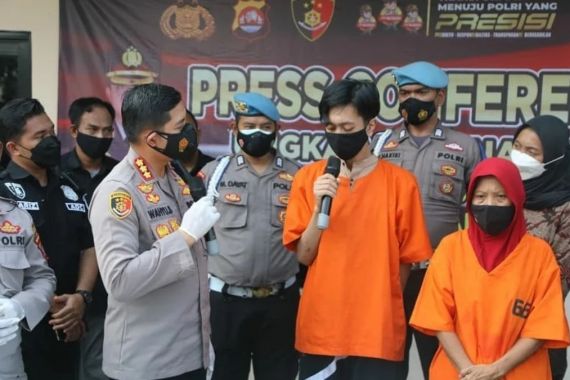 Polisi Gerebek Rumah di Tangerang, DD dan DR Berbuat Terlarang, Hmm - JPNN.COM