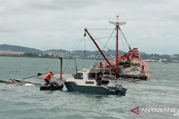 Kecelakaan Kapal di Perairan Batuampar, 2 ABK Hilang, Tim SAR Bergerak - JPNN.COM