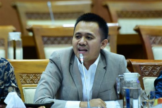 Tanri Abeng Usul DPR Dilibatkan dalam Seleksi Bos BUMN, Ini Kata Mufti Anam - JPNN.COM