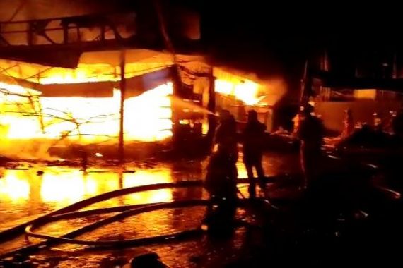 Toko Swalayan Cahaya di Cilandak Terbakar, Apinya Besar Banget, Lihat Fotonya - JPNN.COM