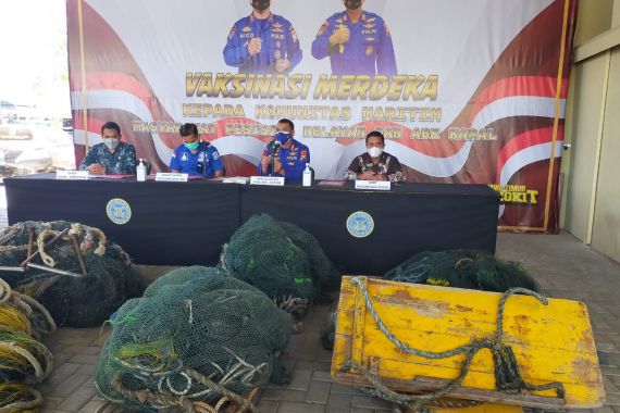 Pakai Trawl untuk Menangkap Ikan, Begini Nasib Nelayan asal Pasuruan dan Gresik - JPNN.COM