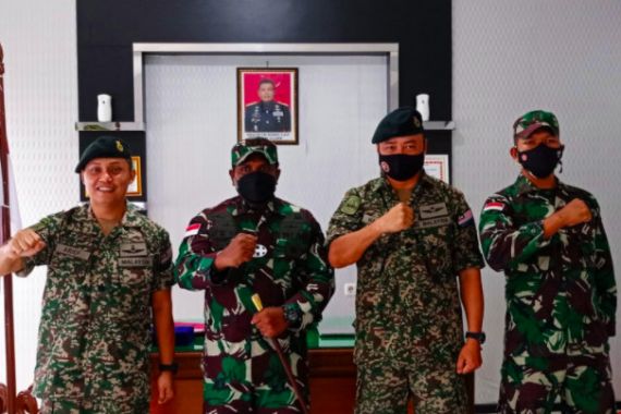 Rombongan Tentara Malaysia Mendatangi Markas TNI Kodim 1206 Putussibau, Ada Apa Ini? - JPNN.COM