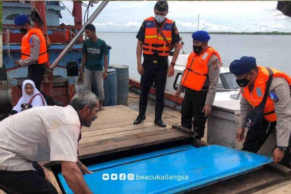 Misi Bea Cukai dan Polairud Gelar Patroli Laut di Perairan Langsa - JPNN.COM