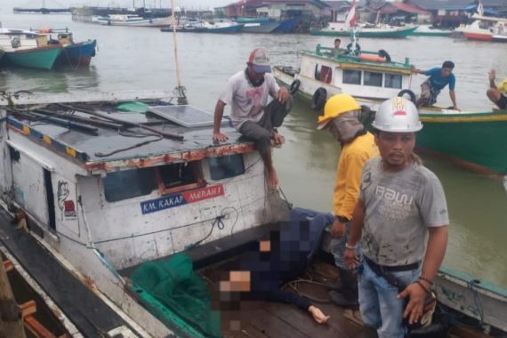 Ibu Haji Bikin Warga dan Pemotor Mendadak Berhenti di Jembatan Manggar, Astaga! - JPNN.COM