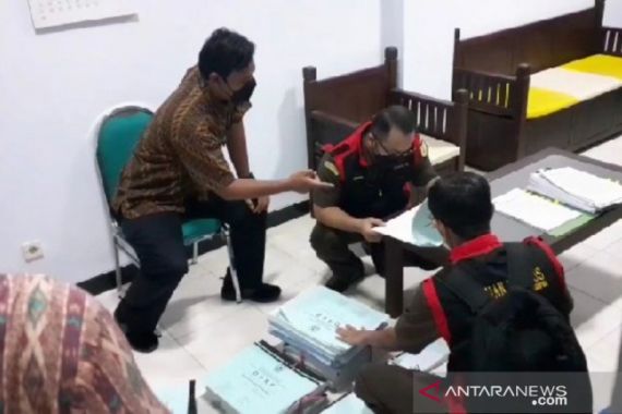 Tersangka Korupsi PBB-P2, HD Ditahan Penyidik, JS Mangkir - JPNN.COM