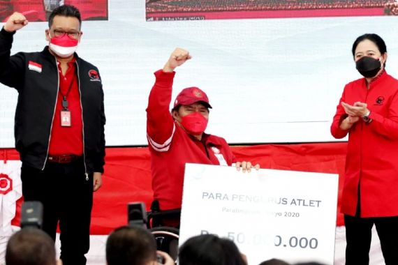 Bu Mega Bergaya Anak Muda saat Berikan Apresiasi untuk Atlet Paralimpiade Tokyo - JPNN.COM