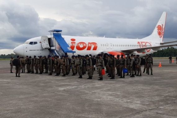 Siap! 100 Anggota Brimob Nusantara Tiba di Papua - JPNN.COM