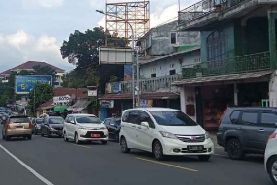 Polisi Berlakukan One Way dan Ganjil Genap di Puncak Bogor - JPNN.COM