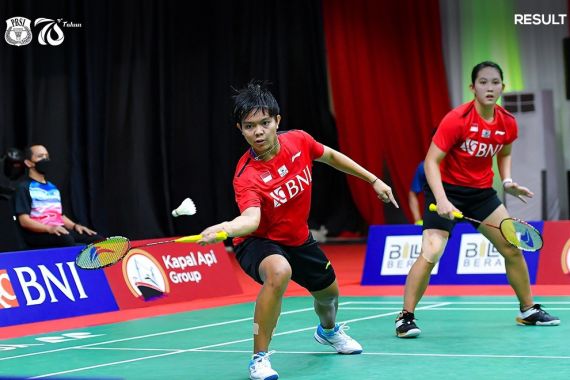 Tikung Duo Thailand, Siti/Ribka Amankan Tiket Semifinal Hylo Open 2021 - JPNN.COM
