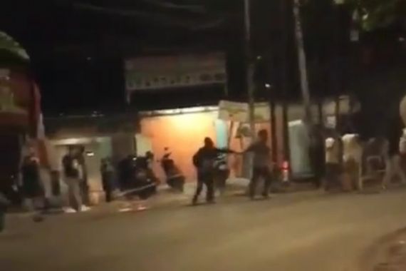 Viral Video Keributan Warga di Jakarta Timur, Ada Orang yang Dibacok - JPNN.COM
