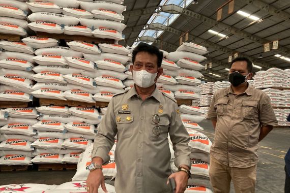 Kunjungi Pabrik Japfa di Serang, Mentan Syahrul Cek Stok Jagung untuk Pakan Ternak - JPNN.COM