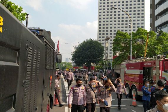 BEM SI Bakal Demo di Gedung KPK, Polisi dan Kendaraan Pengurai Massa Dikerahkan - JPNN.COM