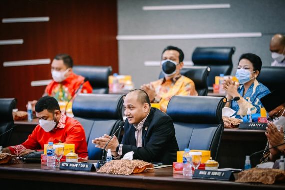 Jenderal Listyo Ingin Rekrut 56 Pegawai KPK, Senator Fachrul Razi: Solusi yang Baik - JPNN.COM