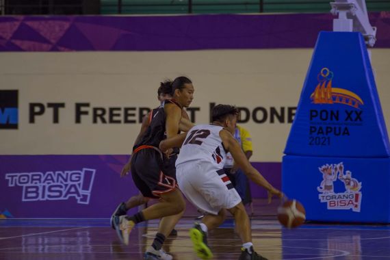 Tim Basket DKI Jakarta Perkasa atas Kalimantan Selatan di Laga Pembuka PON Papua - JPNN.COM