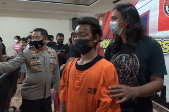 2 Rekan Tersangka Pembakar Mimbar Masjid Raya Makassar Dites Urine, Hasilnya? - JPNN.COM