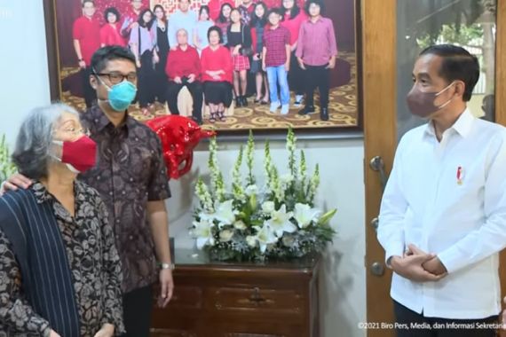 Presiden Jokowi Melayat ke Rumah Duka Mendiang Sabam Sirait - JPNN.COM