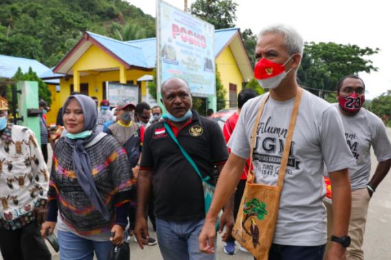 Datangi Kampung Peradaban di Papua, Ganjar Pranowo Bawa Harapan Baru - JPNN.COM