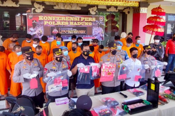 Oknum PNS di Bali Tertangkap Basah Berbuat Terlarang di Samping Pura - JPNN.COM