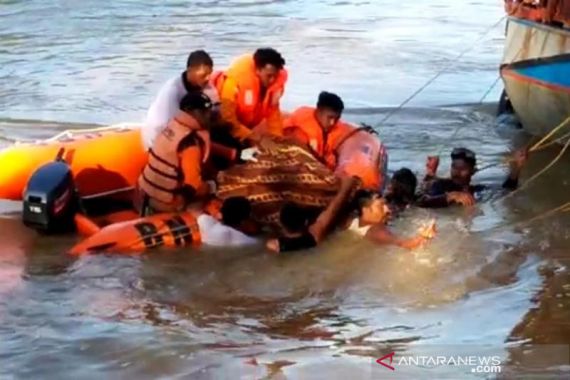 Santri yang Terjatuh di Sungai Saat Hendak Salat Jumat Ditemukan Meninggal - JPNN.COM