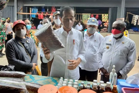 Jokowi Beli Sarang Semut, Josina Ndiken Menangis - JPNN.COM