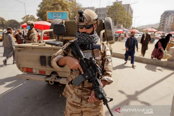 Bom Meledak di Tengah Salat Jumat, Respons Taliban Sangat Cepat - JPNN.COM
