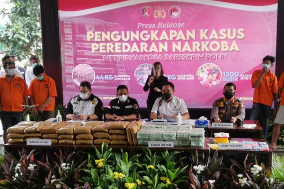 Bea Cukai dan Bareskrim Bersinergi Ungkap Kasus Sabu dan Ekstasi di Banten - JPNN.COM