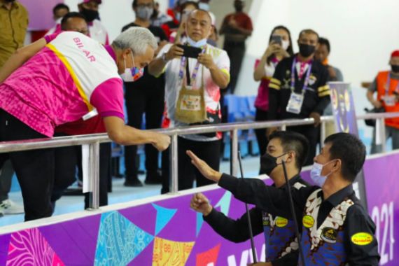 Pasangn Ricky-Del Boyong Medali Emas untuk Jateng, Ganjar: Kalian Luar Biasa - JPNN.COM