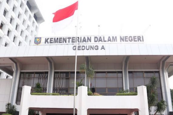 Kemendagri Terima Surat Cuti Ridwan Kamil, Alasannya Kepentingan Keluarga - JPNN.COM