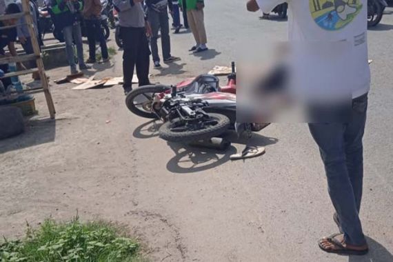 Kecelakaan Maut di Jalan Mayor Zen, Pemotor Tewas di Tempat, Kondisi Mengerikan - JPNN.COM