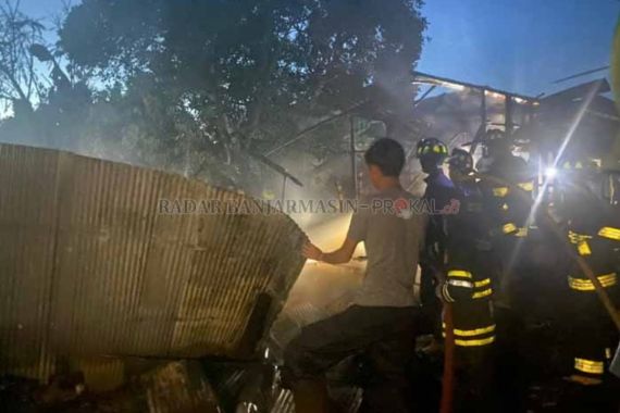 Terkurung di Rumah yang Terbakar, Nenek Normah Tewas Mengenaskan - JPNN.COM