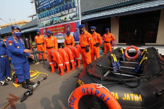 Antisipasi Bencana, Ditpolairud Polda Jatim Siapkan 20 Personel Ahli Menyelam - JPNN.COM