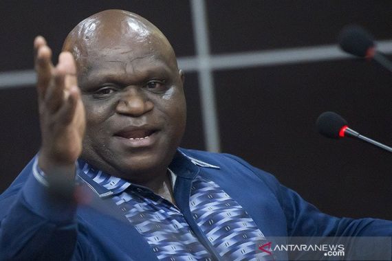 Soroti Kasus Rempang, Aktivis HAM Natalius Pigai Singgung UU Omnibus Law, Simak - JPNN.COM