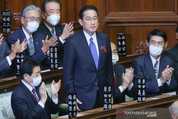 Pidato Perdana, PM Jepang Fumio Kishida Langsung Tegas soal China - JPNN.COM