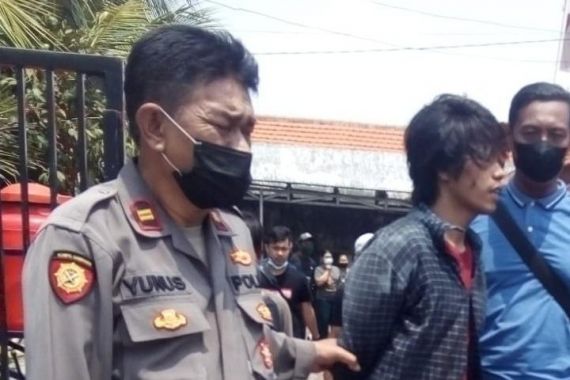 Ari Menjambret HP Mbak Gita di Asemrowo Surabaya, Dikejar Massa, Begini Jadinya - JPNN.COM