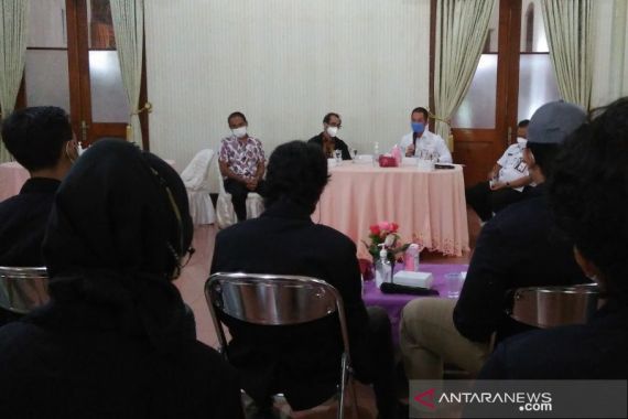 Mahasiswa UMK Tuntut Rektor Bersama 3 Wakilnya Mundur - JPNN.COM