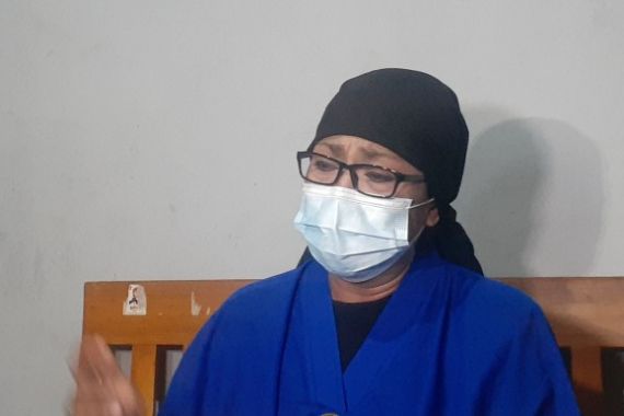 Dorce Gamalama Dilarikan Ke Rumah Sakit, Kerabatnya Tak Kuasa Menahan Tangis - JPNN.COM