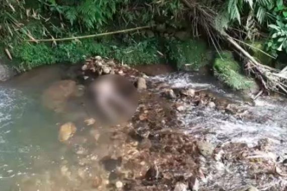Mayat Mengambang di Sungai, Tanpa Busana - JPNN.COM
